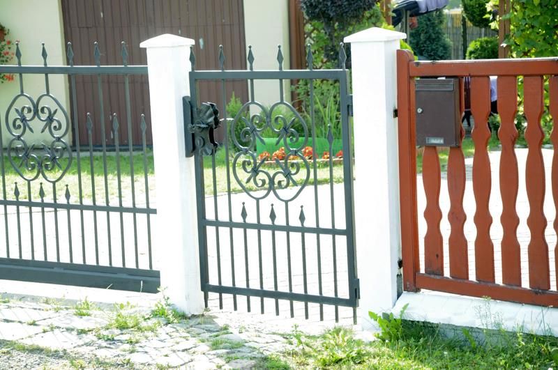 Brama skrzydłowa lub ogrodzenie, realizacja JARTECH