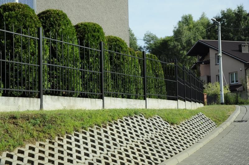 Ogrodzenie z bramą skrzydłową, realizacja JARTECH